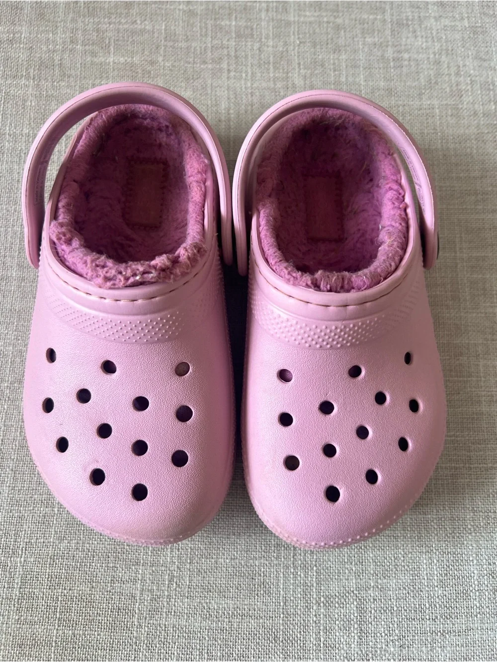 CROCS Dual Comfort Girls/Kids Pink Faux fur Lined mule Clogs w/strap, size 10